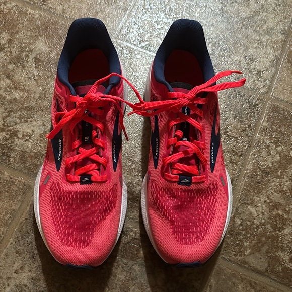 Brooks launch NEW - Picture 2 of 4